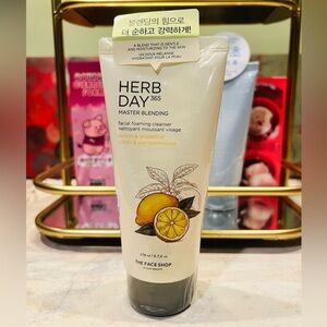 The Face Shop Herb Day 365 Facial Foaming Cleanser